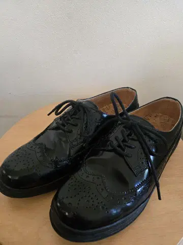MANEBU 마네부 윙팁 가죽 신발