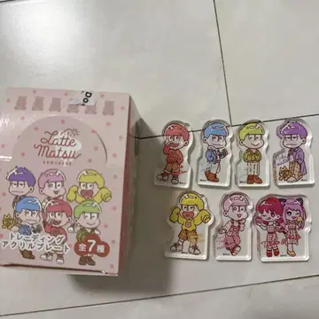 오소마츠 6쌍둥이 트레이딩 아크릴 플레이트 라떼 패턴 전종 세트