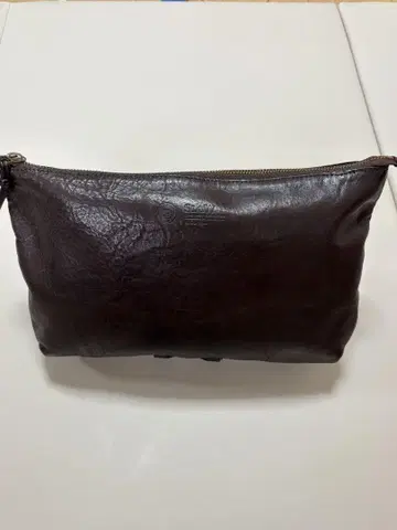 다크 브라운 가죽 클러치백