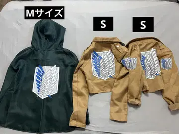 진격의 거인 엠블럼 이미지 프린트가 들어간 후드 판초와 자켓 세트
