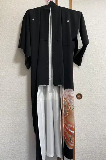 블랙 전통 예복 기모노 꽃무늬 자수