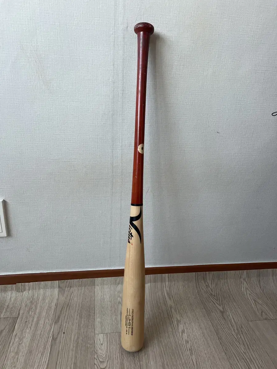 Victus Wood Bat Lee Jung-hoo Model