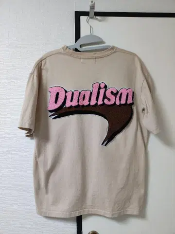 dualism 부메랑 로고 TEE
