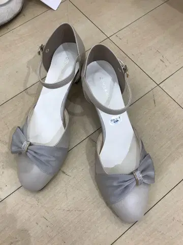 결혼식, 파티에. 리본 포함 펌프스 그레이/베이지