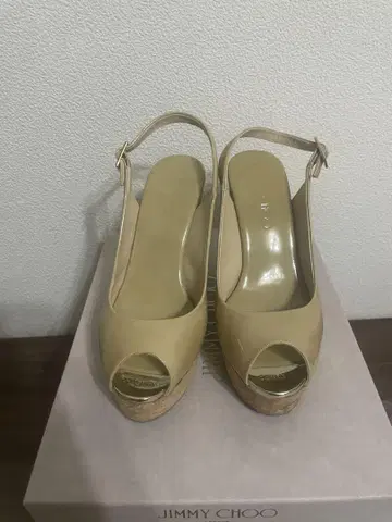 JIMMY CHOO 베이지 샌들 37 새상품급