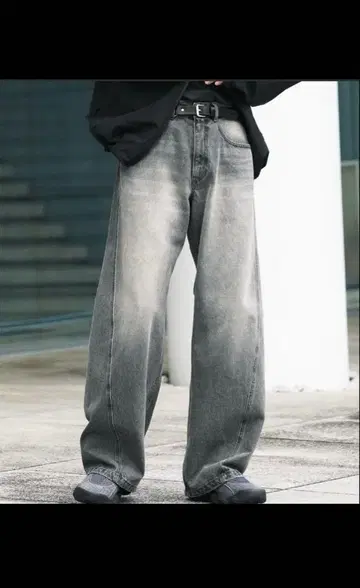 WYM VINTAGE WASHED CURVED DENIM M