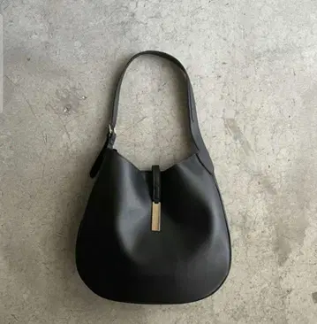 JISTORY 숄더백 CLAMS SHOULDER BAG 블랙