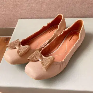 Sara Jones London 리본 펌프스 사라 존스 핑크