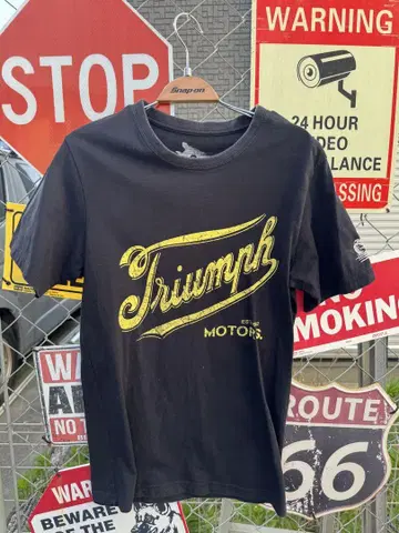 레어 Triumph 로고 티셔츠 구제 의류 빈티지