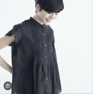 북유럽 생활용품점 바람이 불어오는 핀턱 블라우스 블랙(먹색)
