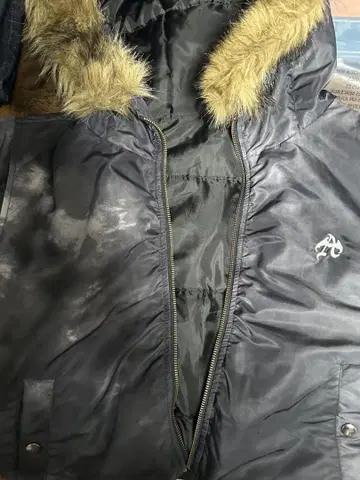 ANTIMID 블랙 MA-1 자켓 후드 부착