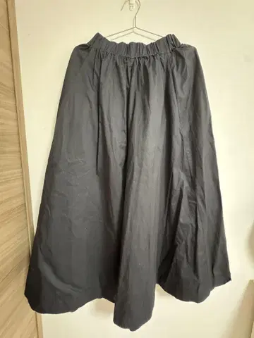 Mila Owen 블랙 플레어 스커트