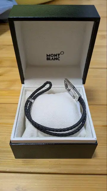 MONT BLANC 블랙 가죽 팔찌