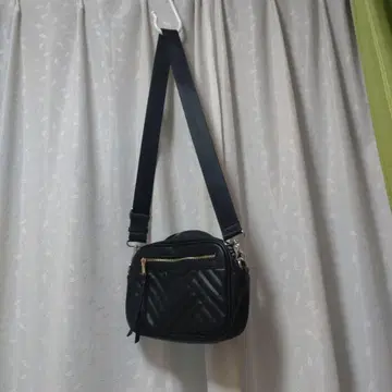 블랙 퀼팅 숄더백
