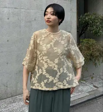 CLANE BULGED FLOWER JACQUARD TOPS