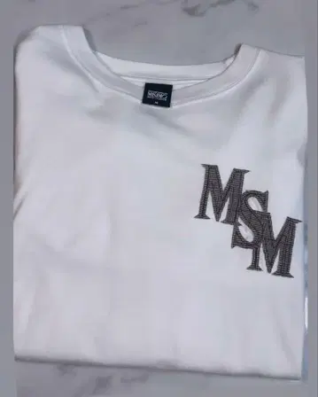 misamo 로고 자수 화이트 긴팔 티셔츠