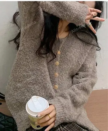 푹신푹신 베이지 니트 스웨터 긴팔 버튼