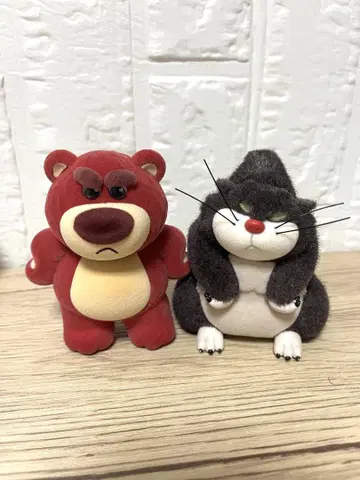 로조와 루시퍼 피규어 2개 세트!