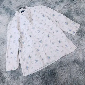 쿠미쿄쿠 꽃무늬 V넥 블라우스 L 고급 캐주얼 봄/여름