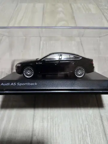 아우디 A5 Sportback 1:43 블랙