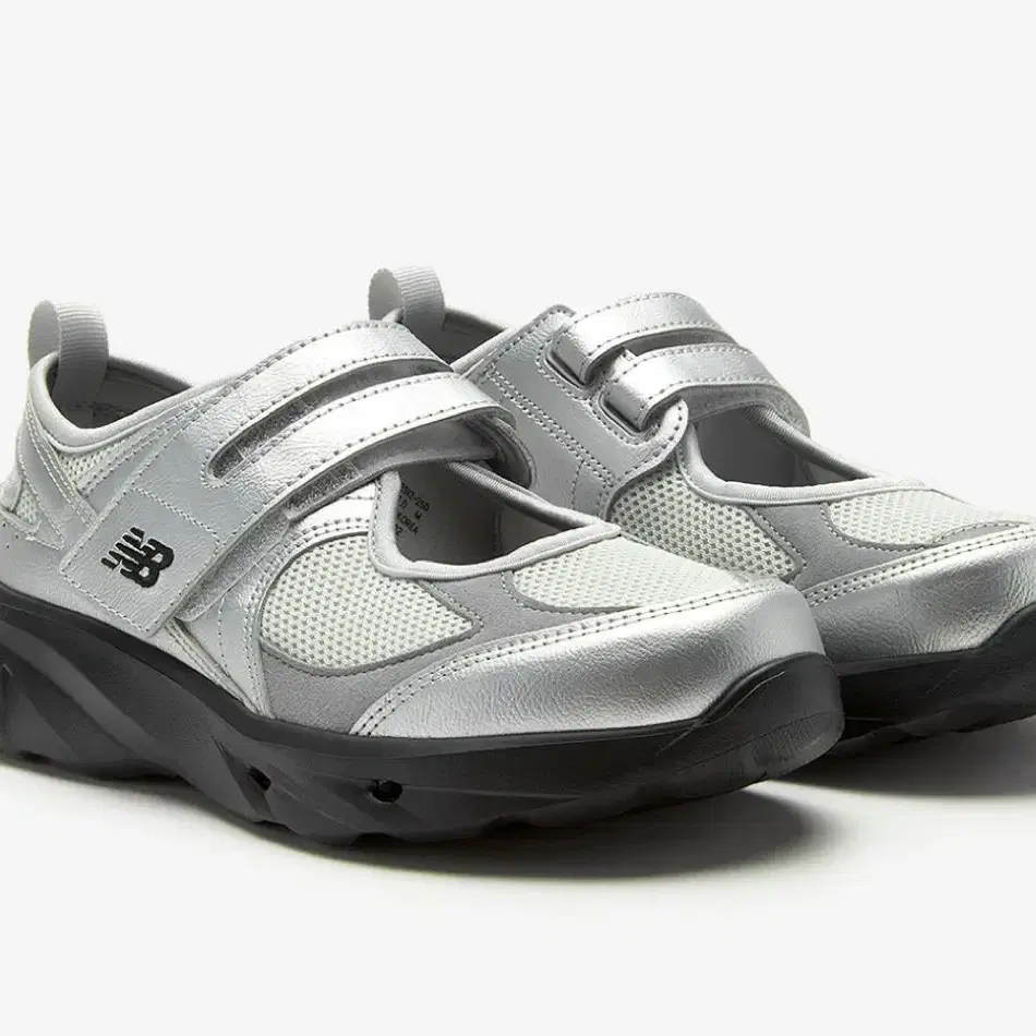 NEW BALANCE | 뉴발란스 New Balance Breeze Silver 250 SD2202