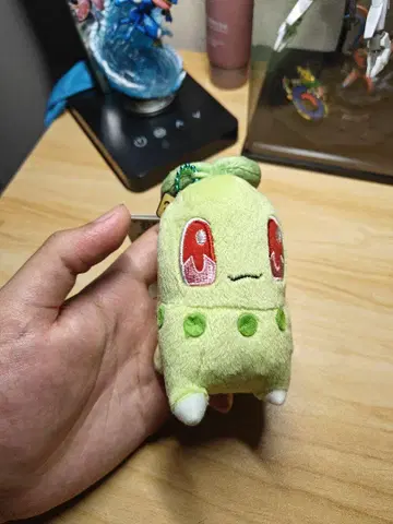 포켓몬 센터 데리고 다니는 마스코트 봉제 인형 치코리타