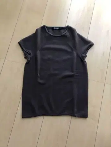 DKNY 반팔 니트
