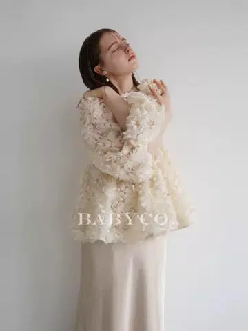 아카. 꽃 페플럼 블라우스