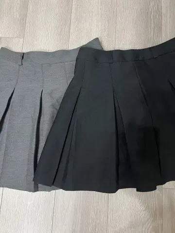 인판이 달린 플리츠 미니 스커트 2색