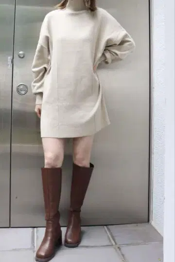 MURUA 베이지 사이드 리브 루즈 니트 원피스