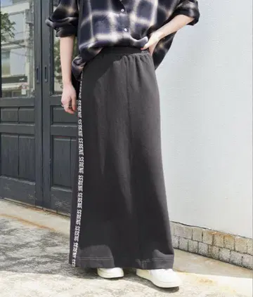 스픽 앤 스팬 쭈리 A 라인 로고 스커트