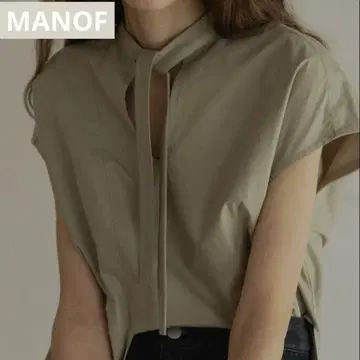 MANOF 마노프 DEEP SLIT RIBBON TOPS 슬리브리스 M