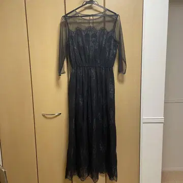 블랙 레이스 긴팔 드레스