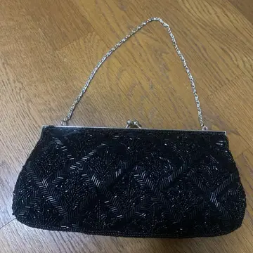 Couture 비즈 장식 블랙 클러치백
