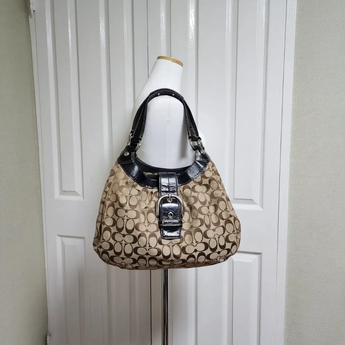 Good condition)) Price suggestions welcome)) Coach Buckle Shoulder Bag
