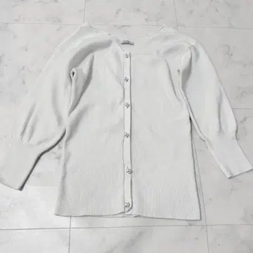 14 에마 테일러 빅 펄 버튼 가디건 화이트