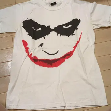 THE DARK KNIGHT 조커 티셔츠
