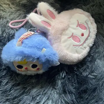 토끼와 캐릭터 봉제 인형