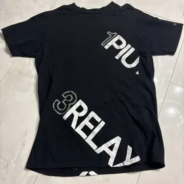 1PIU1UGUALE3 스톤 장식 티셔츠 블랙