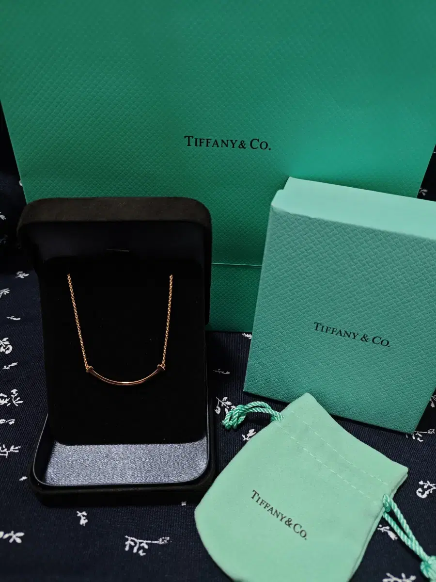 Tiffany Smile T Smile Necklace Small Yellow Gold