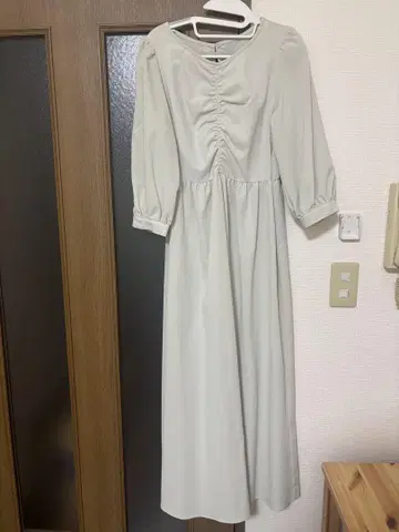 라이트 그레이 개더 롱 드레스