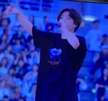 BTS 티셔츠
