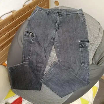 GUESS 멀티 아노 블랙 데님 카고 팬츠