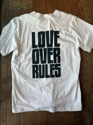 사카이 LOVE OVER RULES 티셔츠