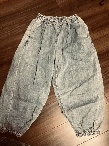 접촉 냉감 턱 벌룬 데님 팬츠