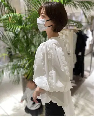 BLANC 블랑 블라우스 콜라보 프릴 스캘럽 리본