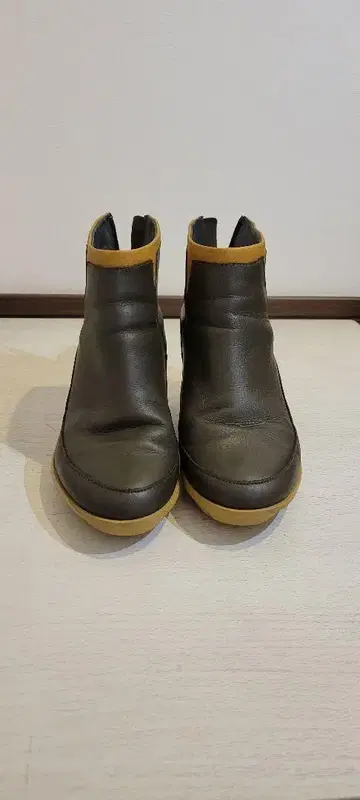 가죽 그레이 숏부츠