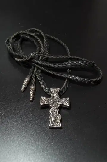케르베로스 가죽 목걸이