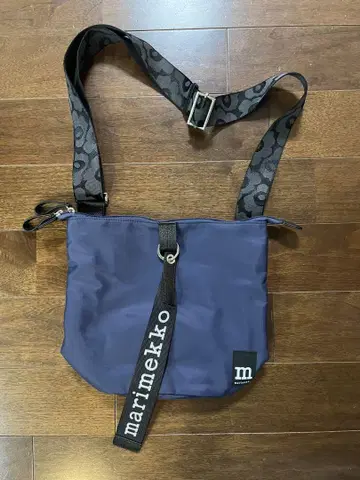 마리메코 네이비 숄더백