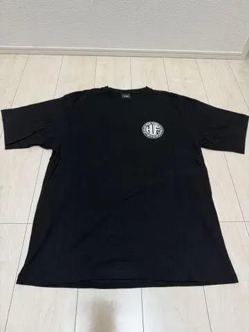 HUF 블랙 티셔츠 M 사이즈